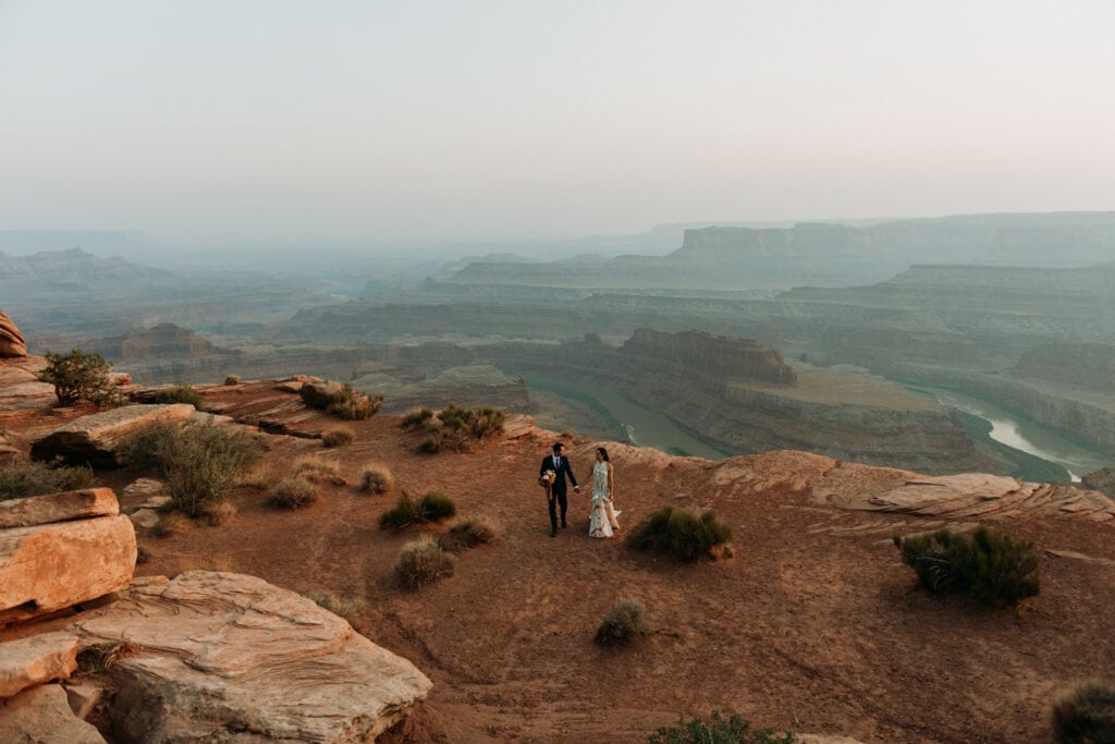 bride and groom eloping at Dead Horse Point State Park