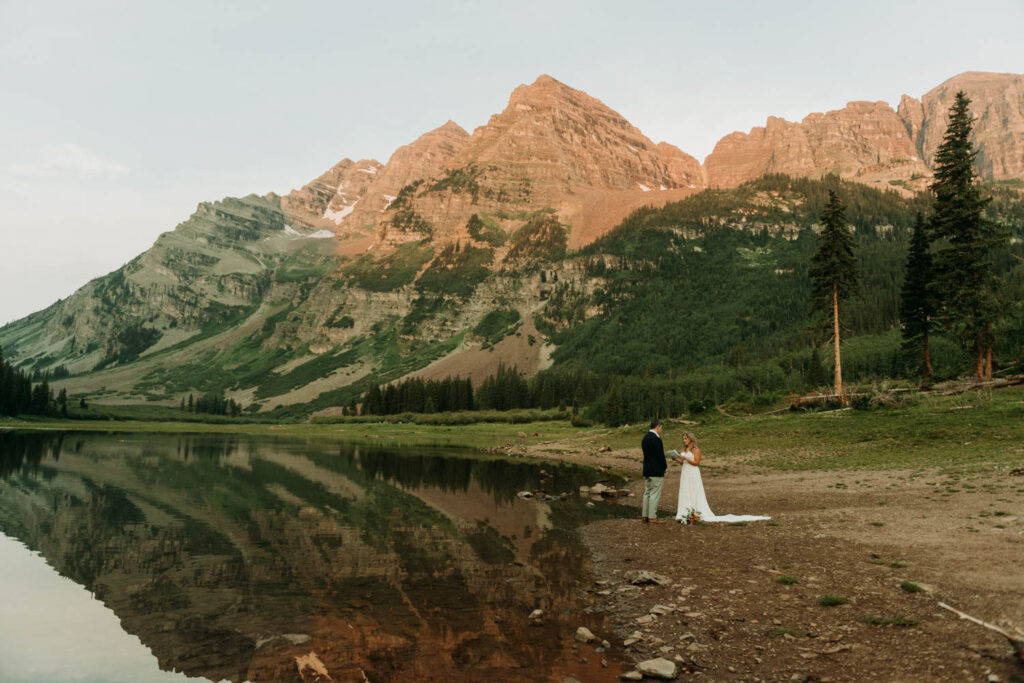 Aspen colorado sunrise hiking elopement at maroon bells micro wedding venue