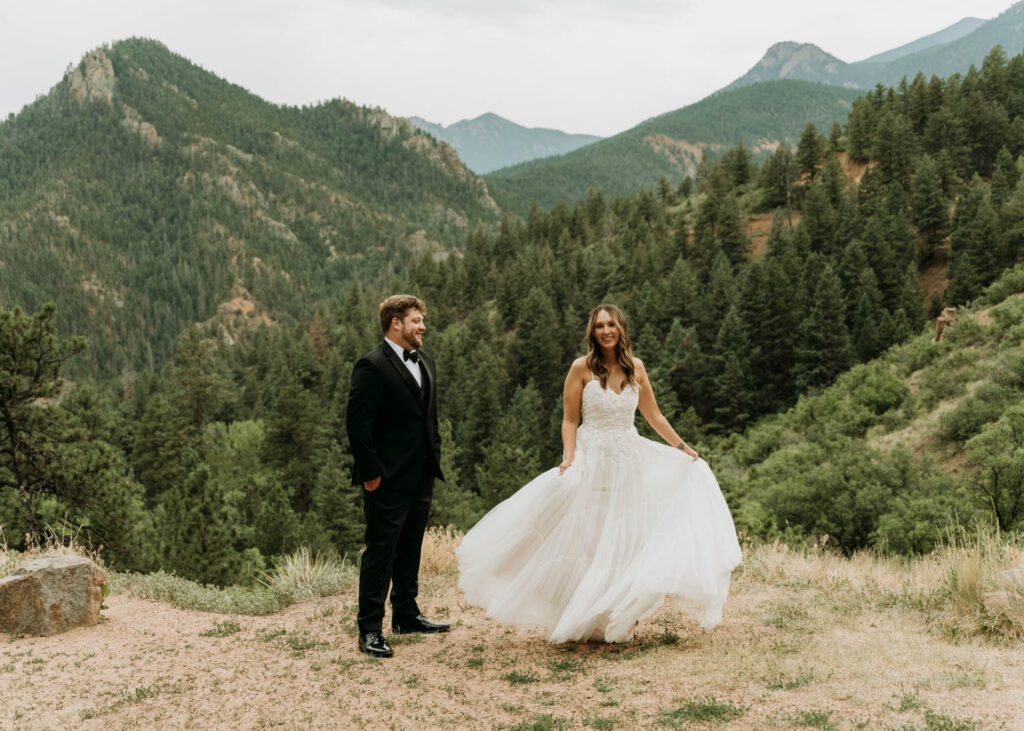 A couple dancing on during their micro wedding at garden of the gods